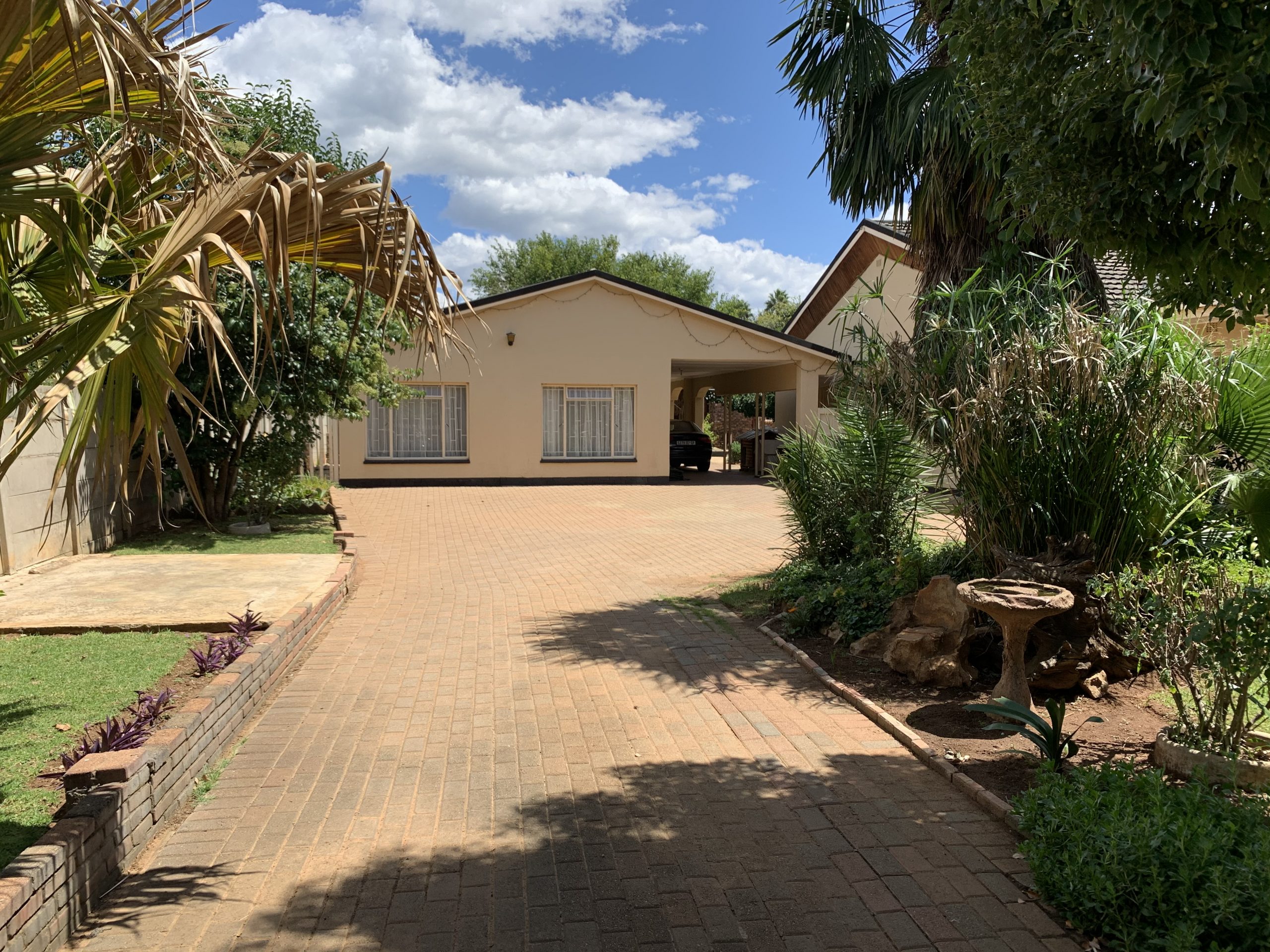 4 Bedroom House with Flatlet for SALE