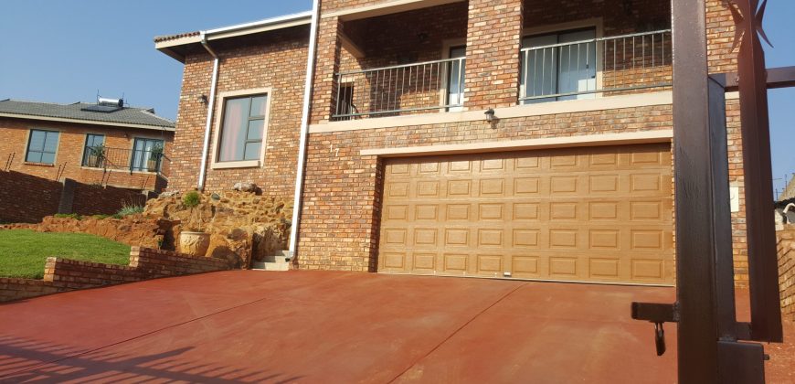 5 BEDROOM HOUSE FOR SALE IN FOCHVILLE