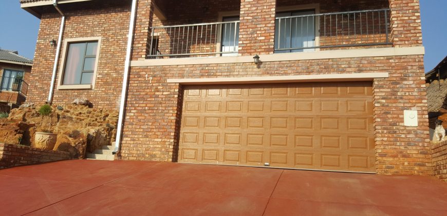 5 BEDROOM HOUSE FOR SALE IN FOCHVILLE