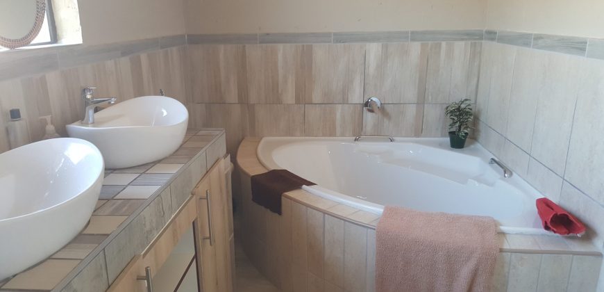 5 BEDROOM HOUSE FOR SALE IN FOCHVILLE