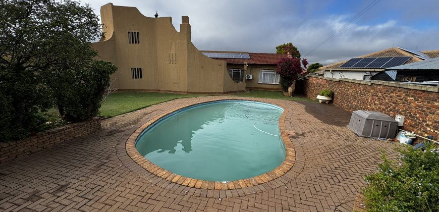 4 Bedroom House with Flatlet for SALE in Fochville