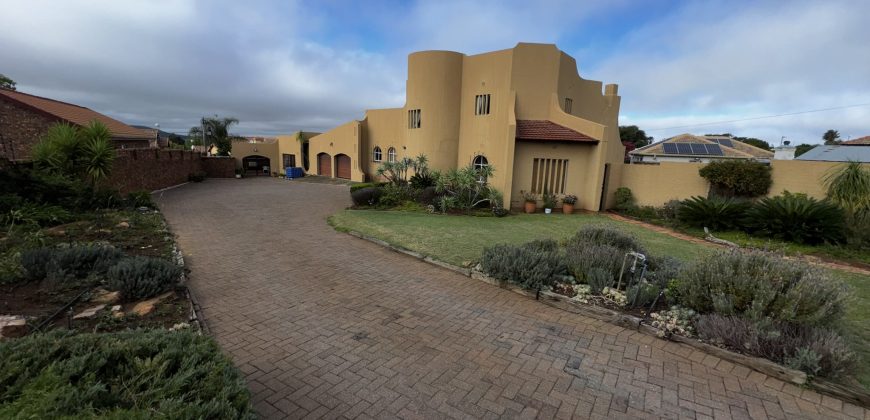 4 Bedroom House with Flatlet for SALE in Fochville